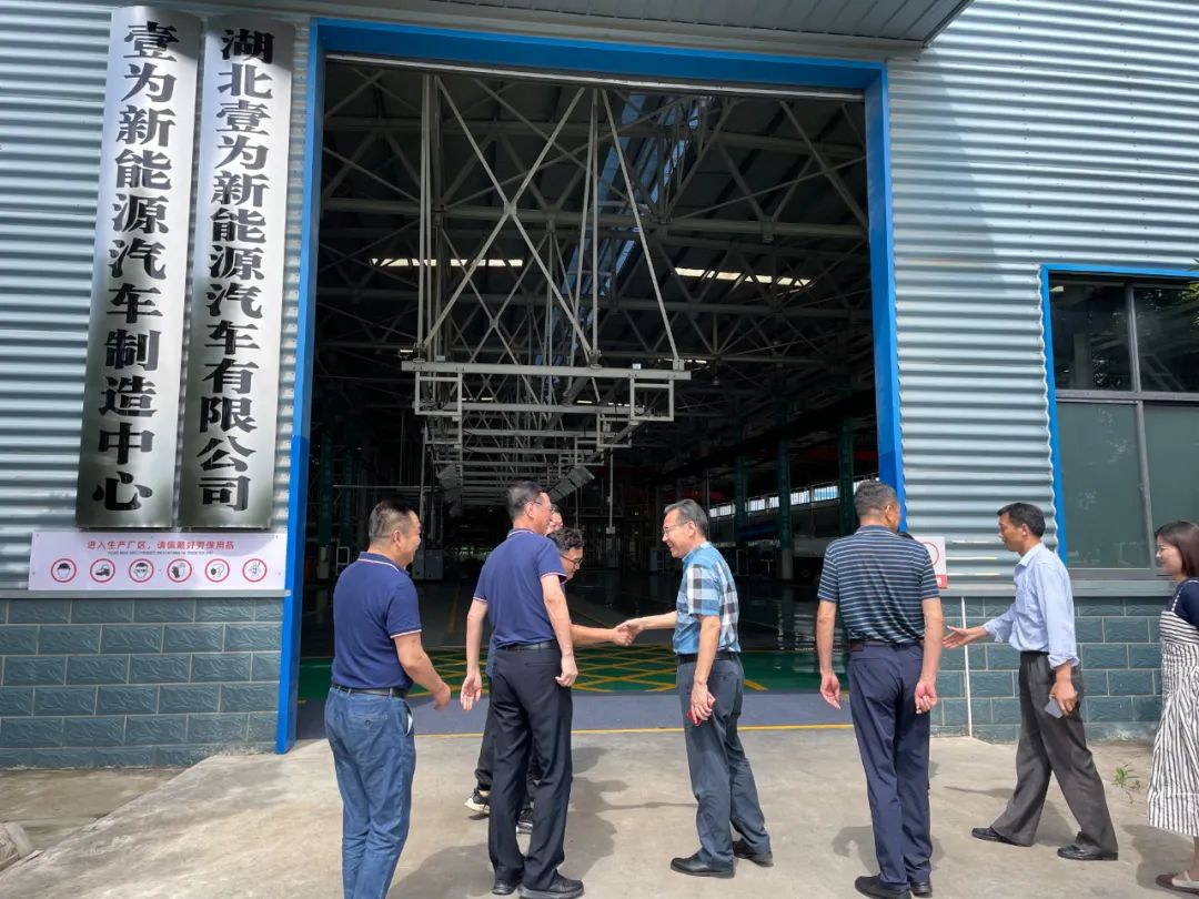 Bienvenue chaleureusement à la visite et à l'enquête du vice-président de la Conférence consultative politique municipale de Suizhou, Xu Guangxi et de sa délégation au Yiwu New Energy Vehicle Manufacturing C...