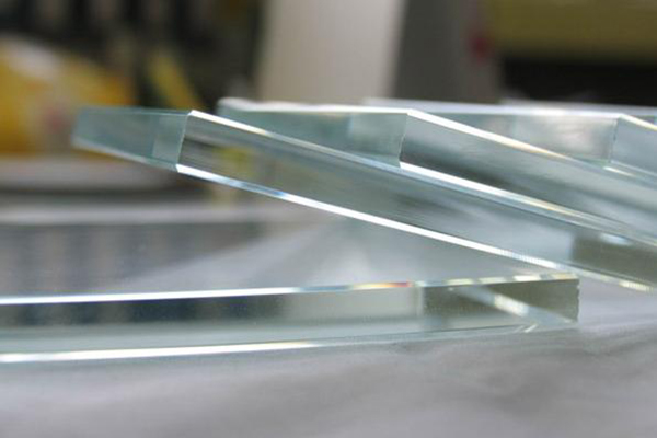 Eksplosionssikkert hærdet ultraklart glas med høj lystransmission