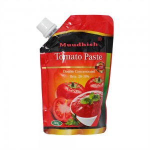 Pasta o salsa de tomate en doypack con boca de plástico