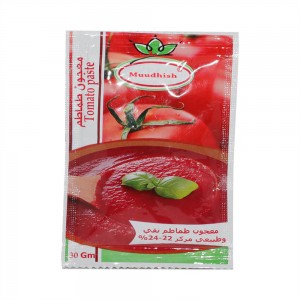 Pasta de tomate ou molho ou ketchup em pequenos sachês de travesseiro