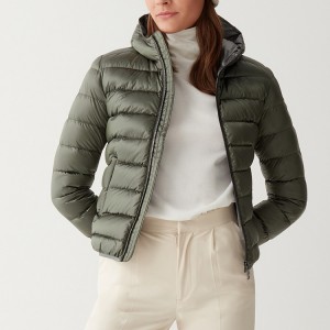 Visokokvalitetna prilagođena zimska najlonska uska ženska jakna s kapuljačom