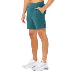 Pantallona të shkurtra fitnesi atletike për meshkuj me peshë elastike OEM Logo e personalizuar me të çarë anësore