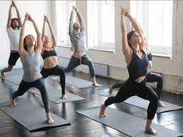 Găsirea îmbrăcămintei sportive supreme cu sutiene yoga elastice