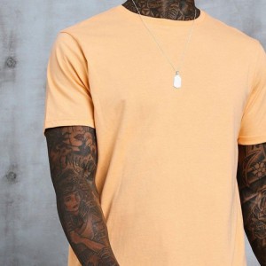 Camisa de ginástica masculina de verão personalizada com preço barato OEM gola redonda em branco linha longa bainha curvada para treino