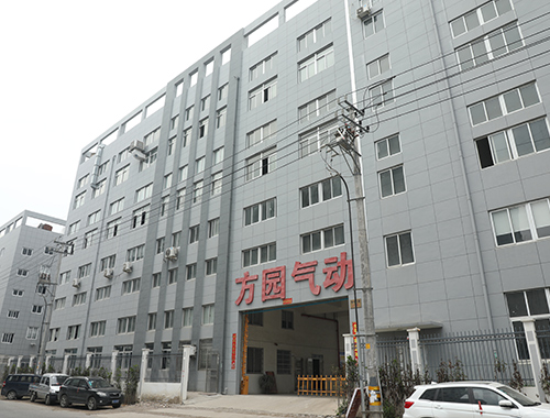 Nossa fábrica foi fundada em 2004, havia 20 trabalhadores e a área da oficina era de 1500 metros quadrados