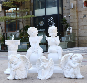 Enfeite de jardim ao ar livre com escultura de anjo em fibra de vidro estilo europeu