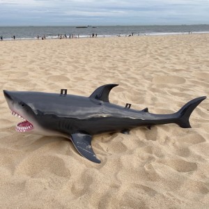 Креативна скулптура на плажа ајкула од фиберглас-Е