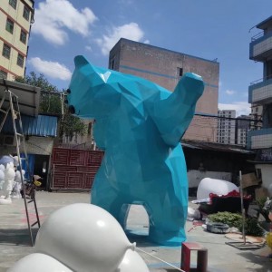Arca beruang upacara bersaiz besar di pusat beli-belah