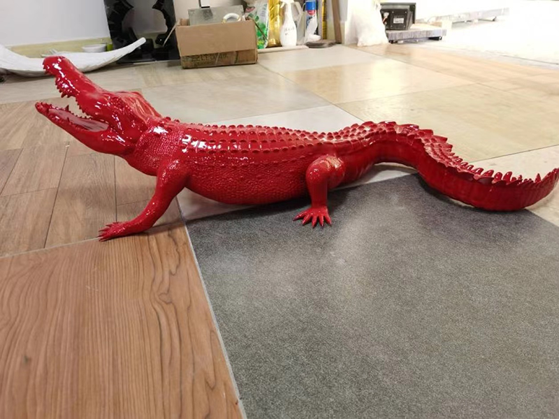 Dostosowana i ulepszona rzeźba krokodyla z włókna szklanego dla klienta z USA
