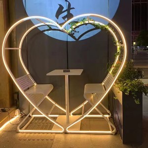 Netflix šūpošanās krēsli āra kāzu šaušanas rekvizīti metāla mīlestības galda un krēslu dekorēšana