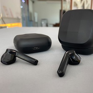 Auriculares sen fíos verdadeiros Bluetooth con deseño semi-in-ear USB C T15