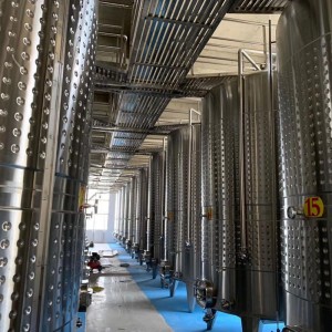Equipamentos e suprimentos comerciais para vinícolas
