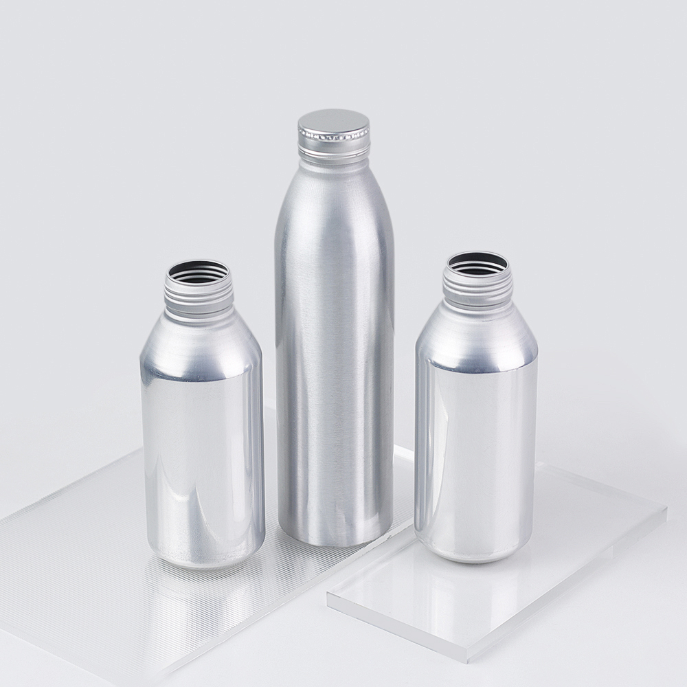 Producent af flasker med naturligt kildevand i aluminium