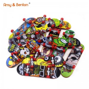 Mini Alloy driji skateboard Educational Toys Party Favors kanggo Kids