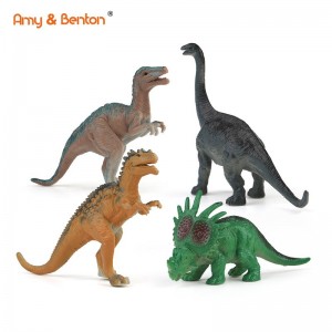 Realisticky vypadající dinosauři Balení 4 různých plastových hraček s různými figurkami dinosaurů