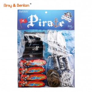 26 PCS Pirate Party Favors Supply Pirate Gold Coins Skateboard, Keychain, Tooreey, Telescope ee Xaflada Dhalashada Goodie Bag Fillers