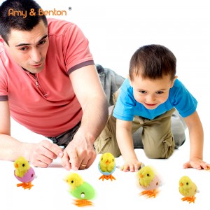 Mainan penggulungan Paskah dengan mainan melompat kulit telur kepada kanak-kanak