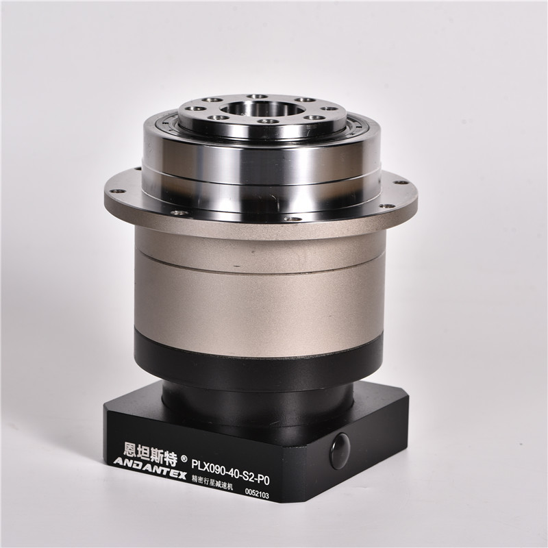 Planetarni mjenjač serije ANDANTEX PLX090-40-S2-P0 visoke preciznosti sa spiralnim zupčanicima u opremi CNC alatnih strojeva