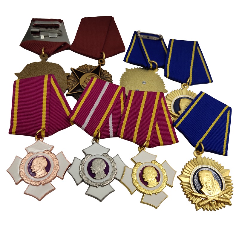 あらゆる種類の軍事メダルをあらゆる形状、ロゴ、リボン添付でカスタマイズして複製
