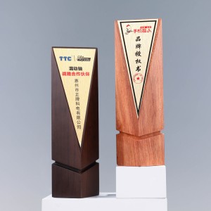 Trofeo de madeira personalizado, obra de arte gratuíta