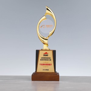 Troféu de campeão de ouro de resina personalizado pronto para uso