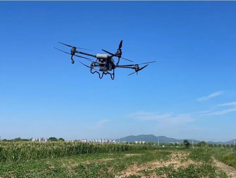 Žemės ūkio dronai vengia tiesioginio kontakto su pesticidais