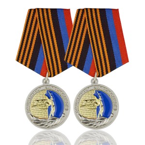 Medalje të personalizuara Die Cast Metal Badge 3D medalje ushtarake të luftës dhe çmime Medalje nderi me distinktivin e medaljes së shiritit