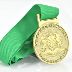 Gwneuthurwr Cyflenwr Metel Rhad boglynnog 3D Cofrodd Engrafedig Antique Gold Plated Medal Grefyddol Gatholig