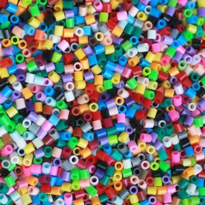 Kūʻai wela ʻo Artkal Beads 5500pcs Beads 20 Mix kala 5mm Midi Perler Fuse Bead Bākeke Set