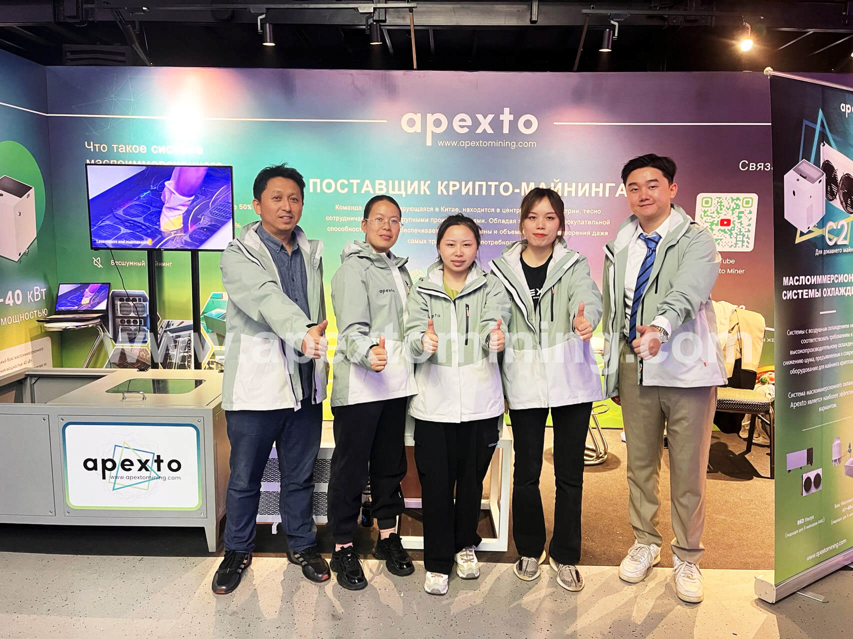 APEXTO ग्राहकों को उच्च-गुणवत्ता और वैयक्तिकृत सेवाएँ प्रदान करने के लिए क्रिप्टोकरेंसी प्रदर्शनियों में भाग लेता है