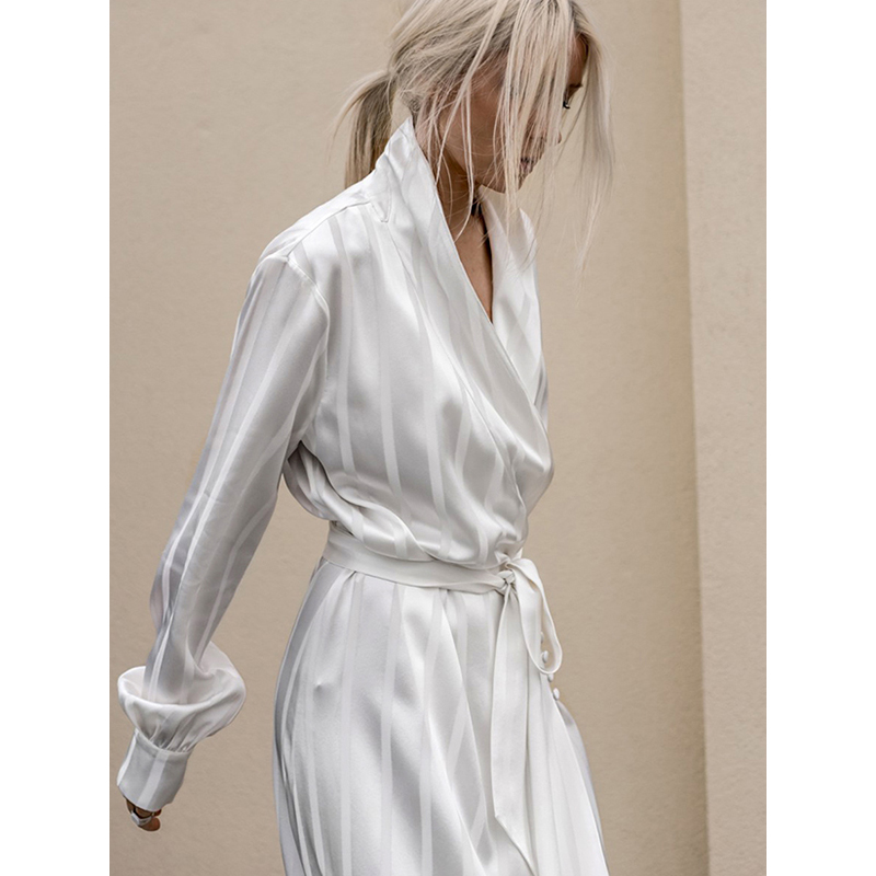 Zakázkové pyžamo bílé saténové pruhované ženské hedvábí