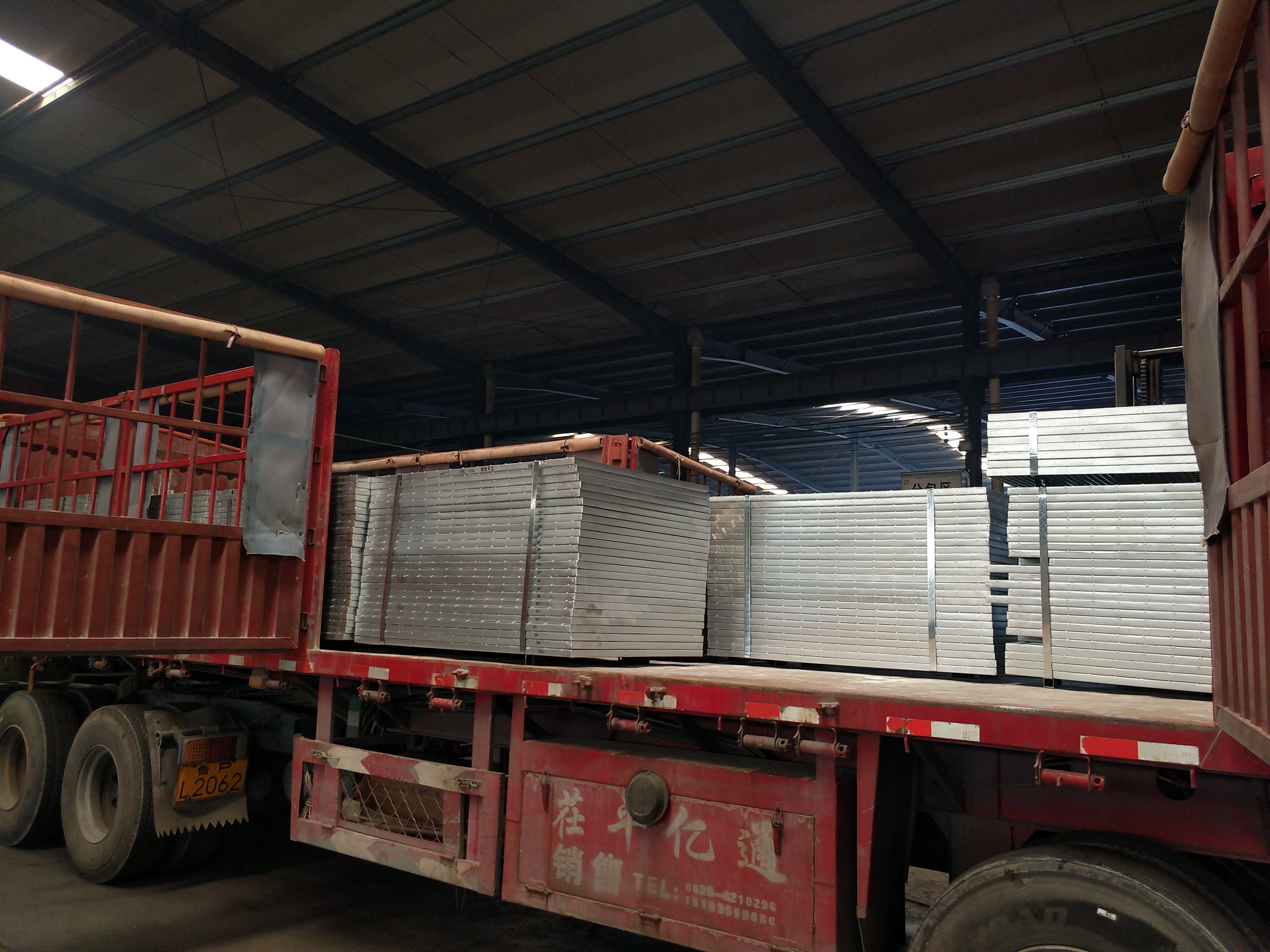 Shipment: 20 Metric ton of galvanised steel grating ready for loading and supply for local project in China