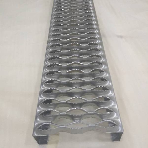 Strut antidérapant en métal perforé en aluminium