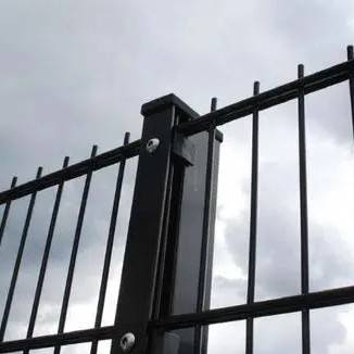 What makes a security fence anti climb?