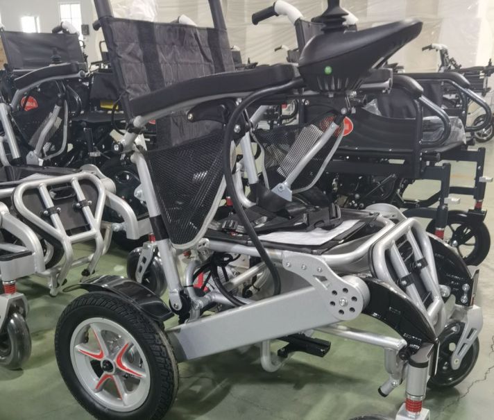 Bakit mas kailangan ng mga electric wheelchair ang libreng pneumatic na gulong?