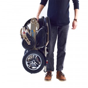 Aluminiumstaal Krag-opvou-wielstoel Handmatige elektriese rolstoel met opklapbare en hoogte-verstelbare skuins armleuning