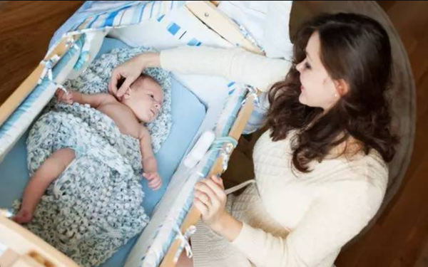 Šta učiniti ako beba plače prije spavanja?