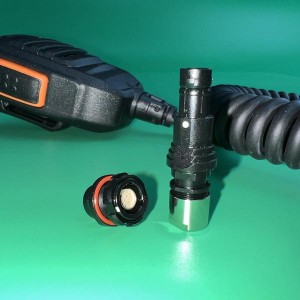 Un cable estándar o personalizado para soldar y sobremoldear con conectores.