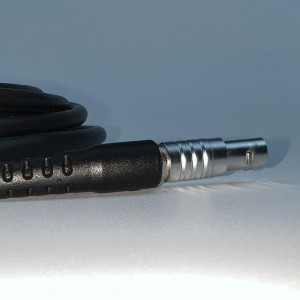 Una soldadura de cable estàndard o personalitzada i sobreemmotllament amb connectors