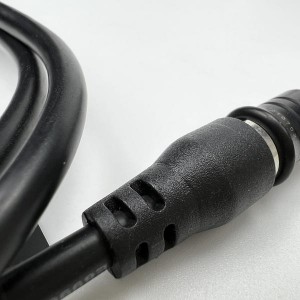 En standard eller anpassad kabellödning och övergjutning med kontakter
