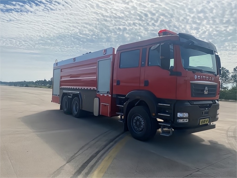 Sitrak Fire TruckSitrak Fire Truck szállító kiváló minőségű 16t víztartályos tűzoltóautó online