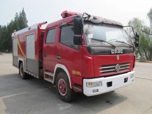 DONGFENG Water Foam Tank Fabricante de camións de bombeiros Motor de loita contra incendios de 4000 litros