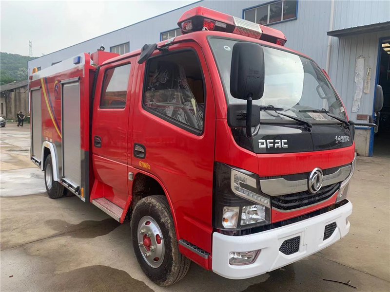 Imagen destacada del vehículo especial 4000L 6000L del camión de la extinción de incendios de la espuma del agua del camión de bomberos de DONGFENG 6ton