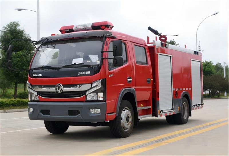 Camión de bomberos de China de buena calidad Dongfeng 4000 litros Tanque de espuma de agua Camión contra incendios