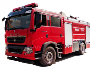 Exportador de tanque de espuma de agua HOWO 8T de ventas de camiones de bomberos de espuma de alta calidad