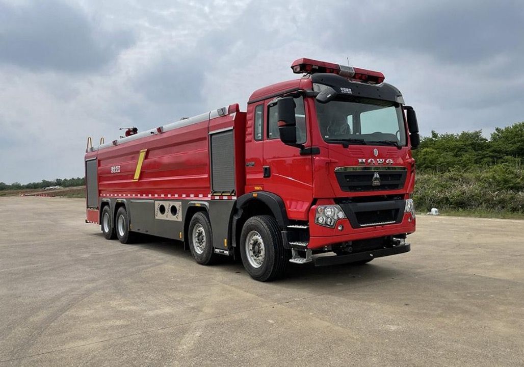 HOWO 8X4 25 tonnás vízhab tartályos tűzoltó teherautó vízhab eladó