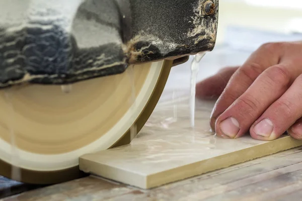 Best Way To Cut Ceramic Floor Tiles with a Wet Saw