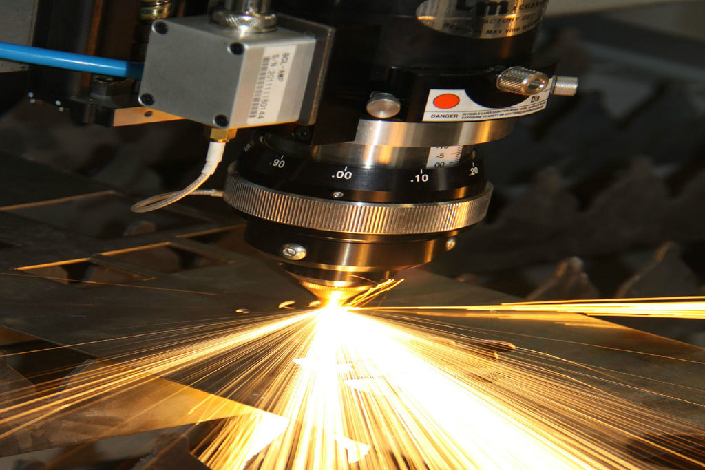 Industri motong laser