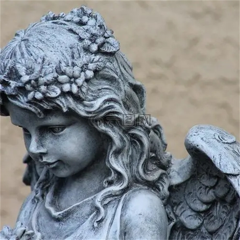 Àngel occidental tallat amb ales Escultura de marbre