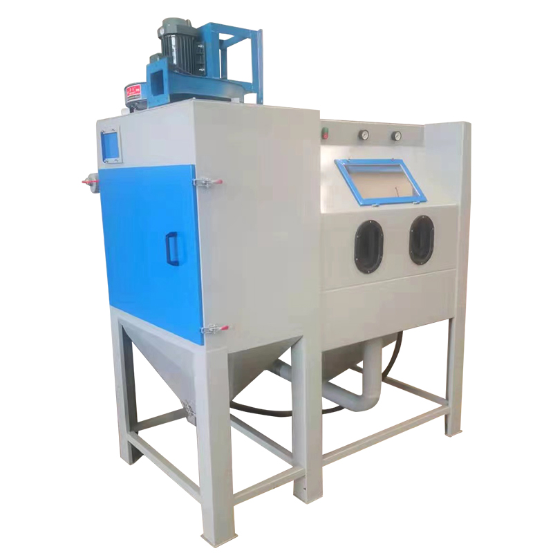 How is the manual sand blasting machine carried out sand suction operation